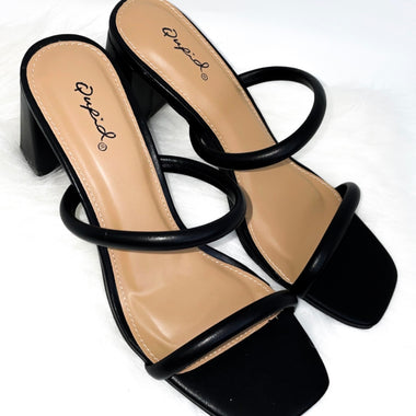 Black strappy dress heel shoe