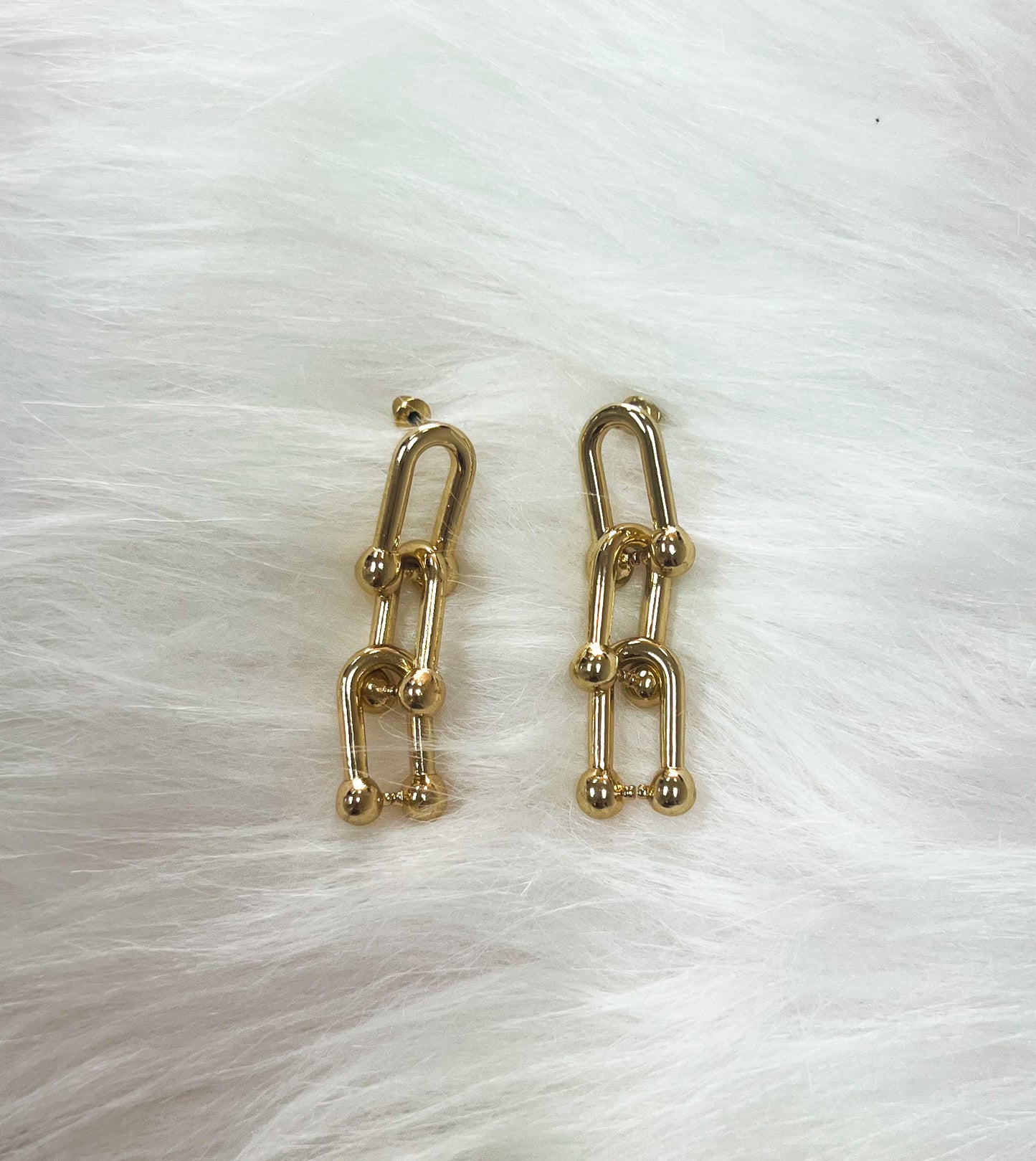 Gold chain link dangle earring